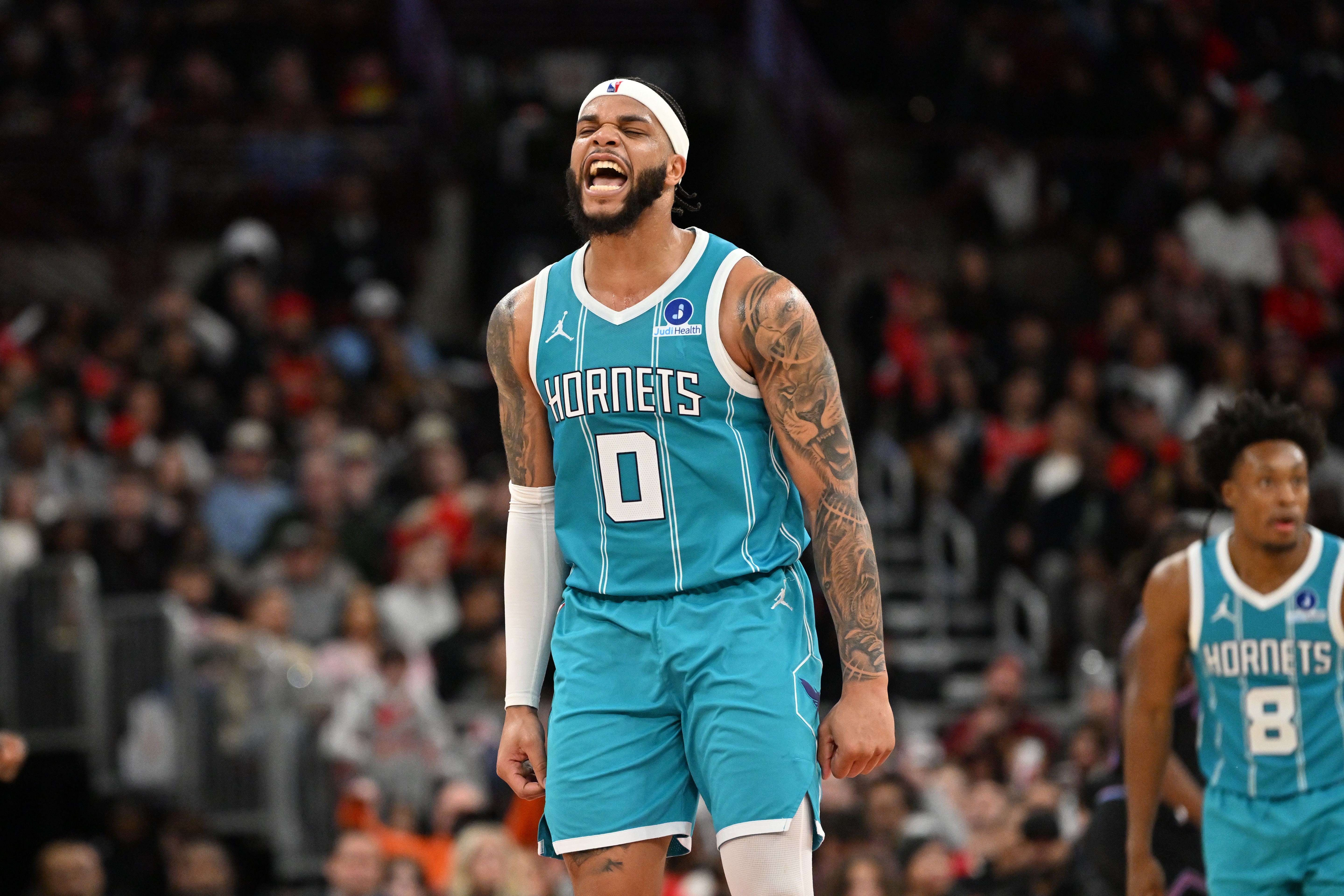 活力无限！布里奇斯自投自抢打进两分 黄蜂领先魔术30分