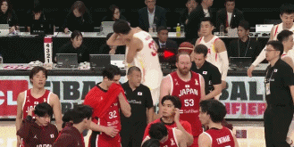 雷速官网-国家队首秀！赛后李弘权激动落泪